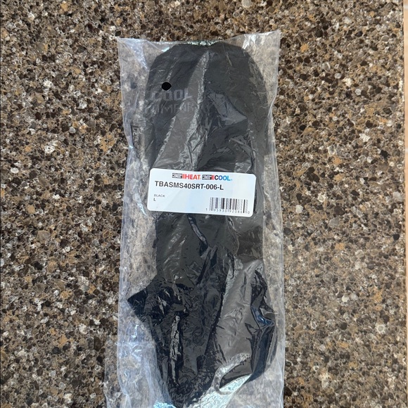 32 Degrees Accessories - 1 pair of NEW Black 32° Cool Inner Comfort socks - size L